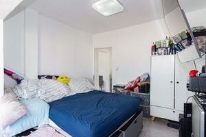 Image 8 - 929391