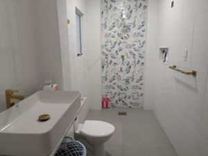 Image 12 - 929391