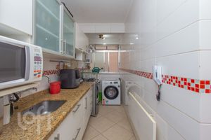 Image 10 - 929408