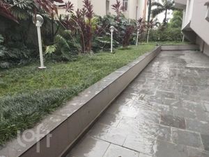 Image 19 - 929413