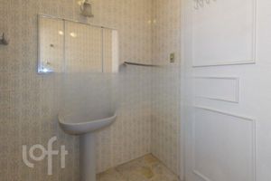 Image 32 - 929466