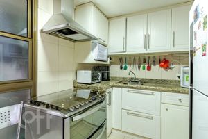 Image 11 - 929507