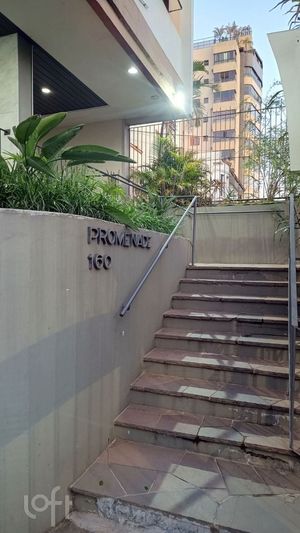 Image 21 - 929528