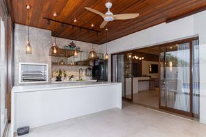 Image 9 - 929567