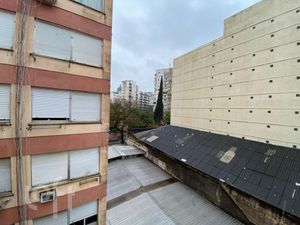 Image 7 - 929585