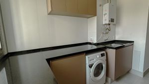 Image 4 - 929593