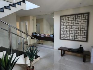 Image 4 - 929602