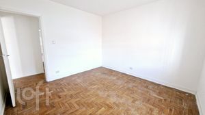 Image 21 - 929607