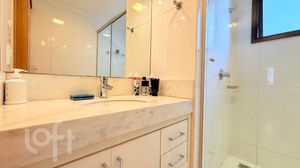 Image 19 - 929622