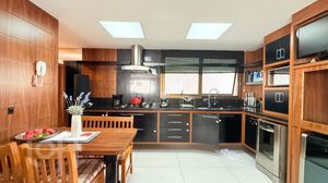 Image 27 - 929622