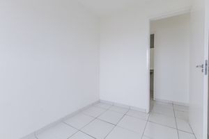Image 11 - 929627