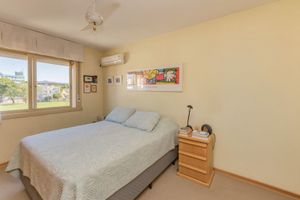 Image 6 - 929641