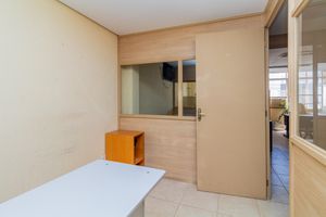 Image 21 - 929642