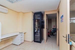 Image 31 - 929642