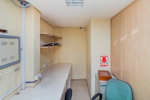 Image 37 - 929642