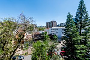Image 11 - 929658