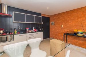 Image 6 - 929678