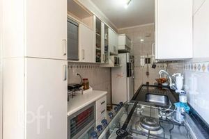 Image 4 - 929696