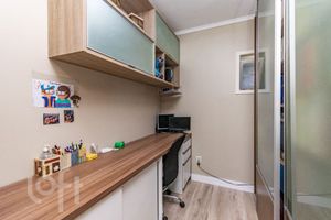 Image 4 - 929703