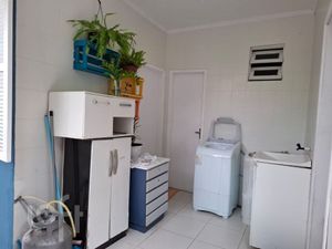 Image 29 - 929725