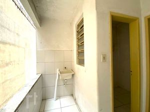 Image 27 - 929750
