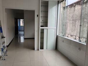 Image 12 - 929782