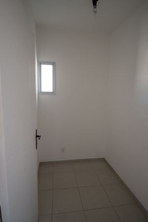 Image 7 - 929784