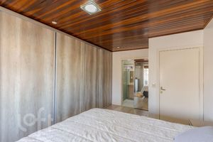 Image 35 - 929800