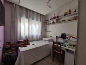 Image 7 - 929802