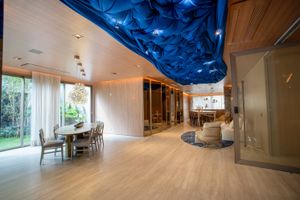 Image 3 - 929900