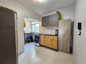 Image 11 - 929907