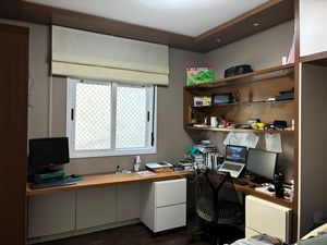 Image 17 - 929926