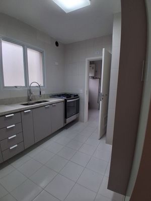 Image 11 - 929973