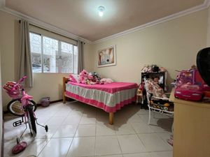 Image 17 - 929975