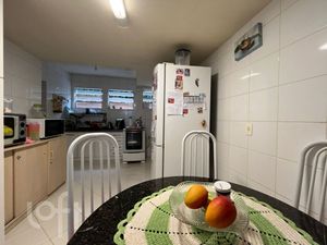 Image 4 - 929975