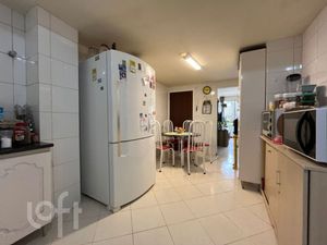 Image 8 - 929975