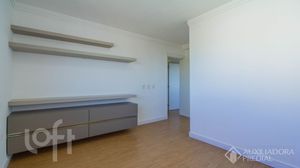 Image 19 - 929990