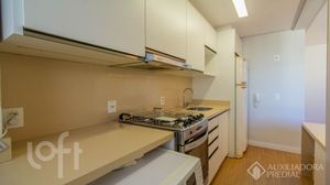 Image 13 - 929990