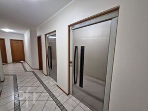 Image 39 - 929992