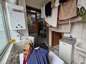 Image 8 - 929992