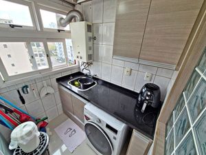 Image 5 - 929996