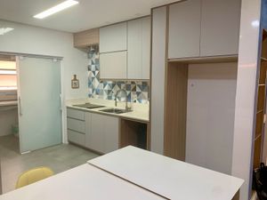 Image 14 - 930005