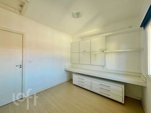 Image 21 - 930007