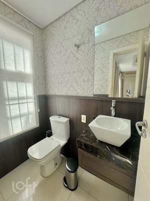 Image 18 - 930007