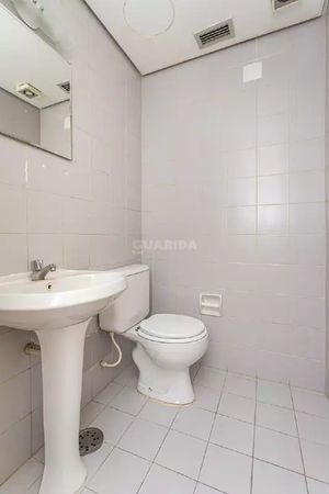 Image 11 - 930008
