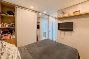 Image 19 - 930012