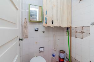 Image 25 - 930076