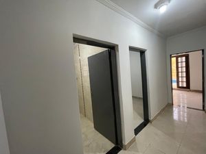 Image 4 - 930077