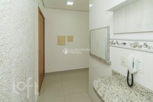 Image 10 - 930115