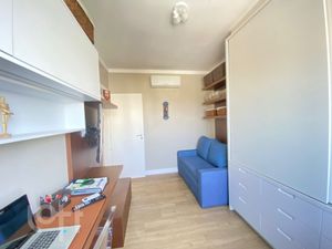 Image 14 - 930116